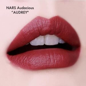 NARS Audacious Audrey trên môi