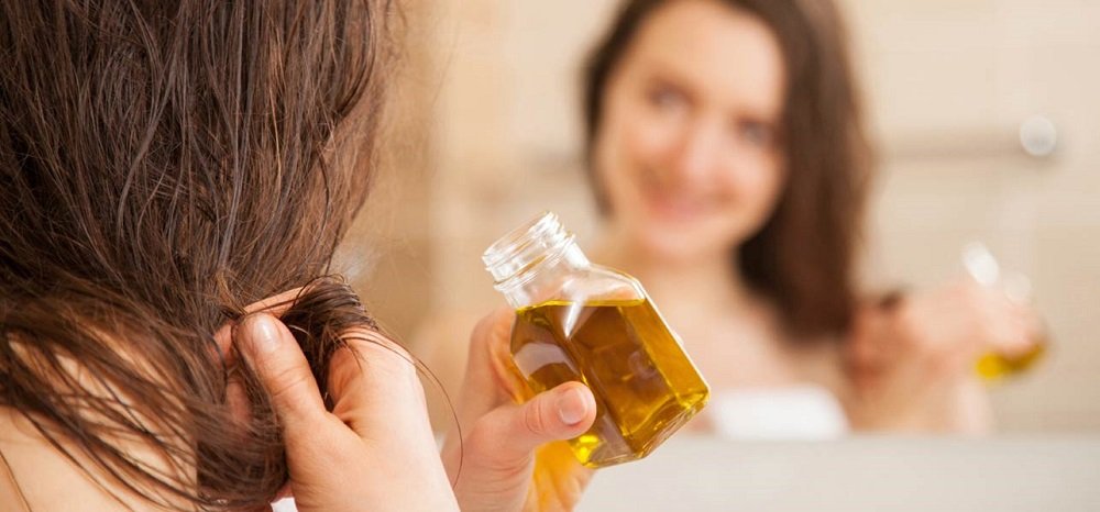 Sử dụng tinh dầu dưỡng tóc để phục hồi tóc hư tổn hiệu quả